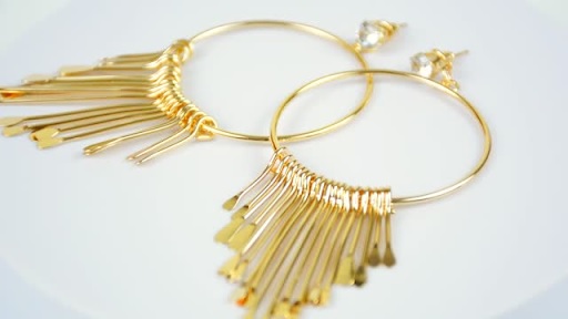 gold stud earing